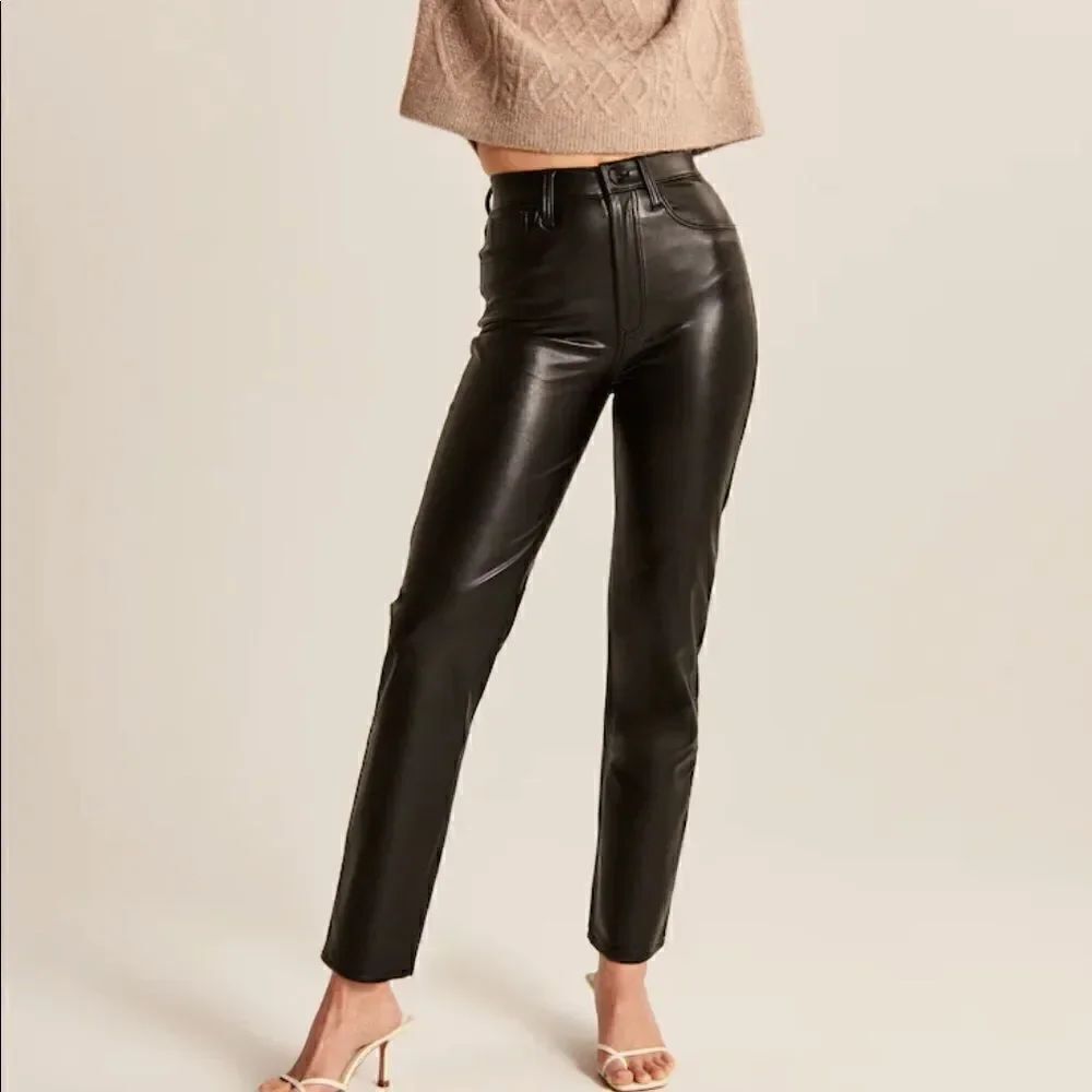 NWT Abercrombie & Fitch Ankle Straight Ultra High Rise